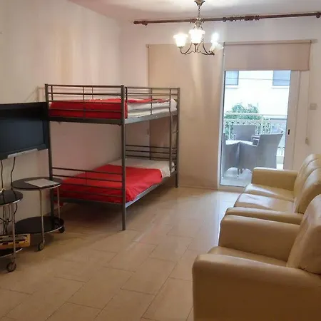 St. Mamas Apts * Scala