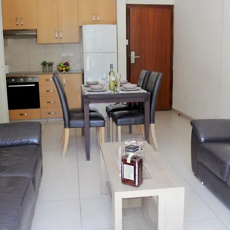 St. Mamas Apts Apartman